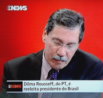 Apesar da tristeza de Merval Pereira na Globo News, após a vitória de Dilma, é o governo quem ainda garante o bom salário do articulista global...